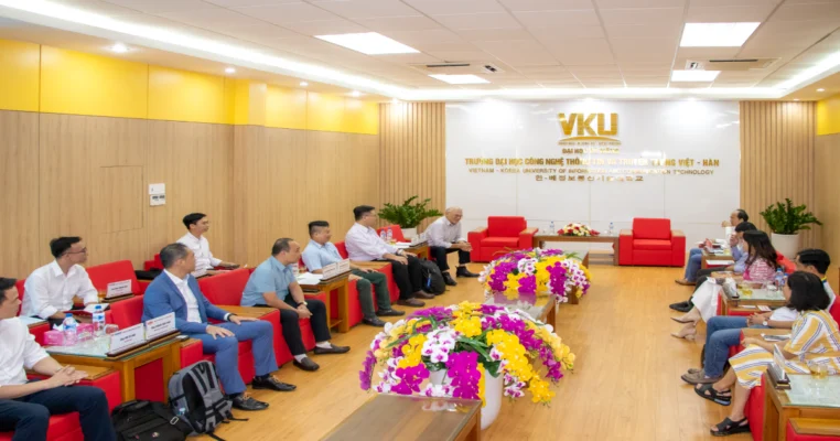 Thảo luận chuyên sâu lĩnh vực vi mạch và bán dẫn giữa Tumiki, K&H và Trường Đại học Đà Nẵng